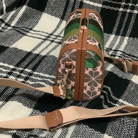 Kate Spade flower jacquard bijou cherry green stripe crossbody - Picture 4 of 10